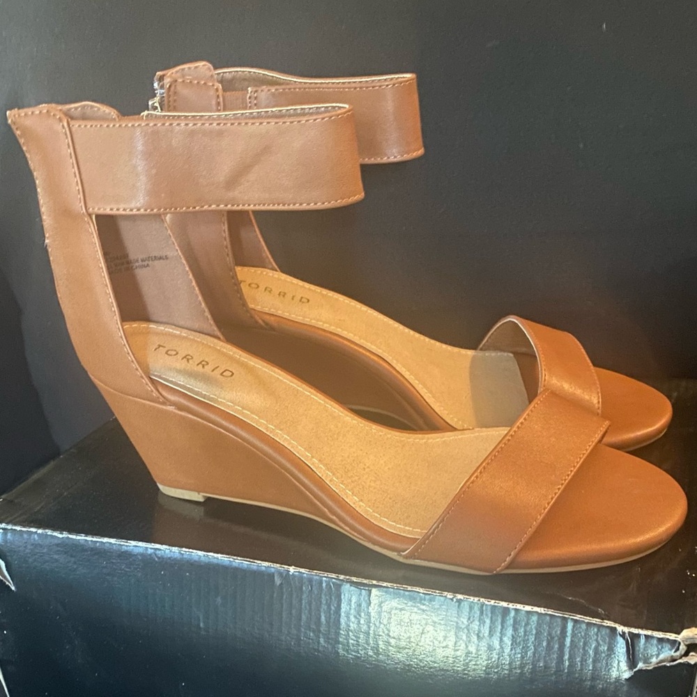 NWT Torrid sandal with wedge heel size 9 wide width
Cognac color